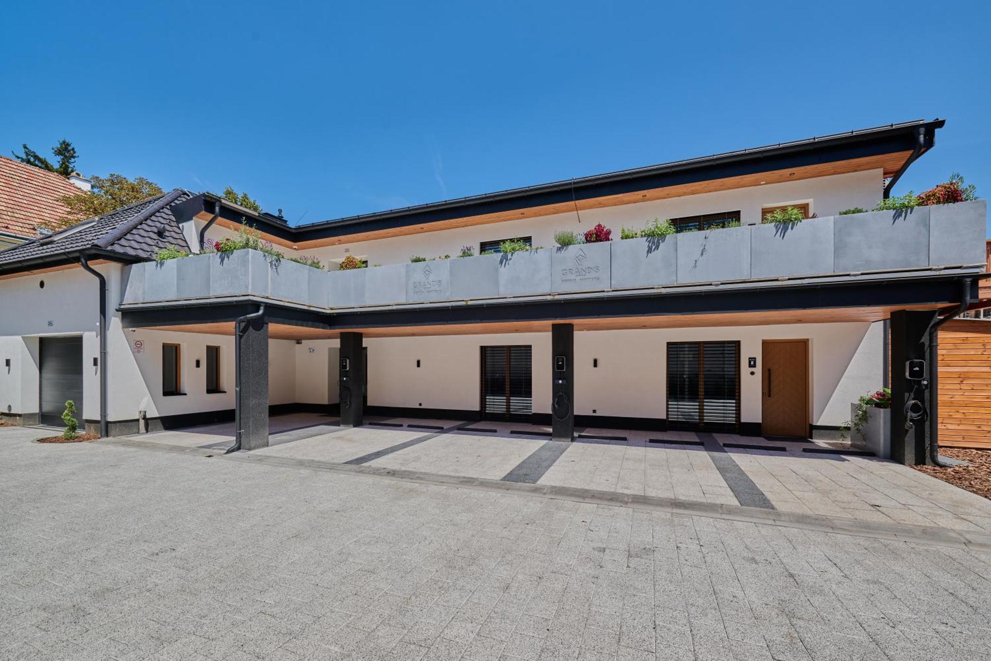 Grandis Premium Apartments Godollo Bagian luar foto